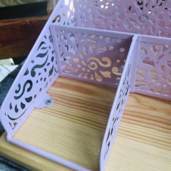 Pink Metal Desk Organizer For Office Stationery Desk Letter & Sticky Holder - Picture 6 of 7